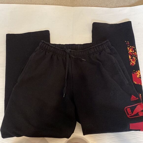 Adidas NBA Miami Heat Heavy Sweatpants with Logo Down Left Leg Size Medium - Picture 2 of 5
